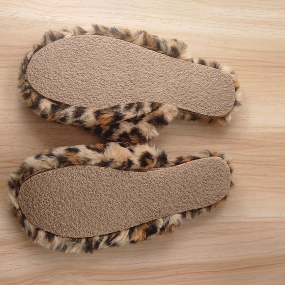 MADEWELL Quilted Scuff Slippers Leopard Faux Fur 7 - Picture 3 of 4